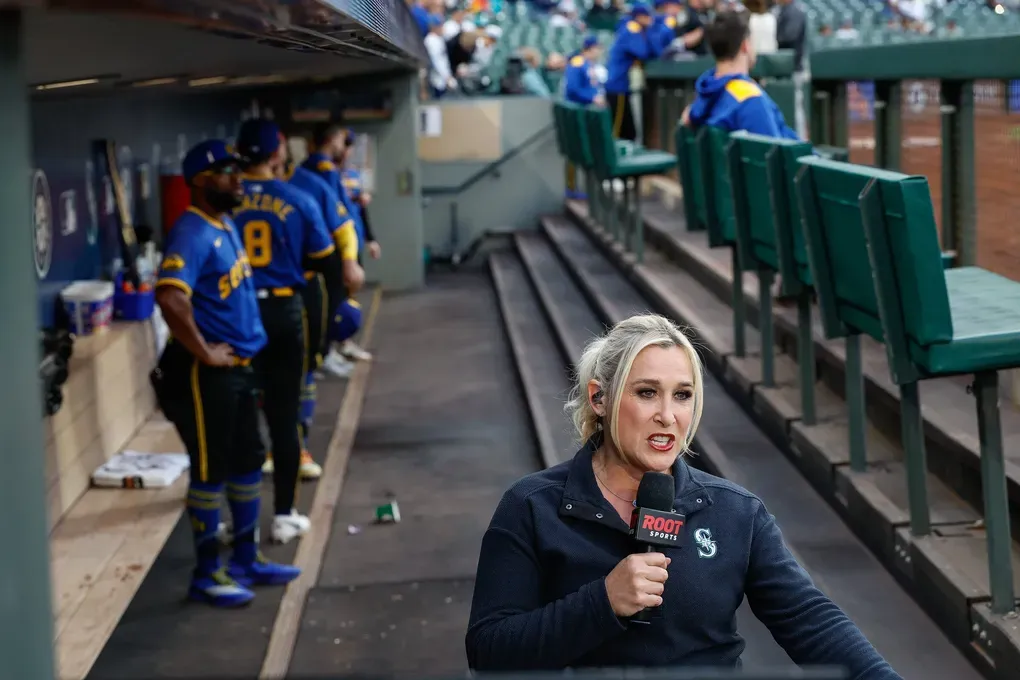Image of reporter alongside baseball team